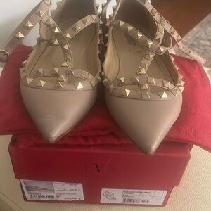 Valentino Garavani iconic flats size 9.5 EU 40 in very good condition!